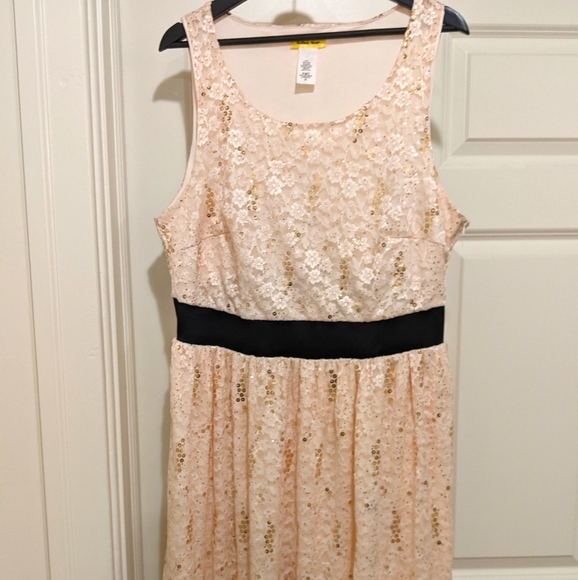 Modcloth Dresses & Skirts - Modcloth Yellow Star Pink Lace Dress